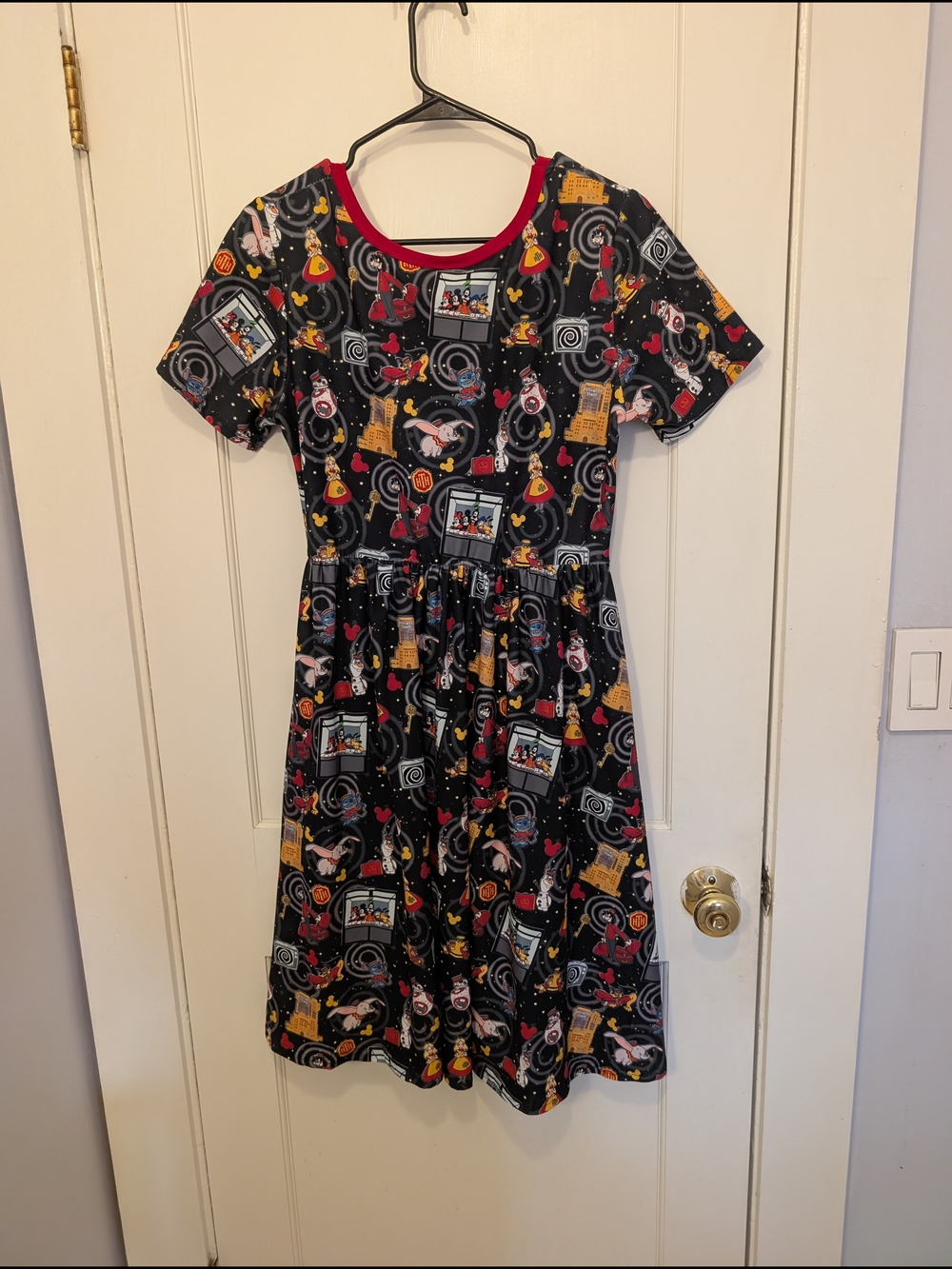 Tower Of Terror Print Scoop Neck Dress - Picture 4 of 4